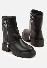 Born2be - Czarne Botki ze Skóry Naturalnej w Stylu Biker z Wywiniętą Cholewką Suwakiem i Dwiema Klamrami Adarrive. Zapięcie: klamry. Kolor: czarny. Materiał: skóra. Szerokość cholewki: normalna. Styl: klasyczny #4