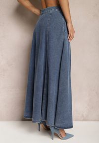 Renee - Granatowa Bawełniana Spódnica Maxi Rozkloszowana z Jeansu z Ozdobnym Łańcuszkiem Viralle. Kolor: niebieski. Materiał: bawełna, jeans. Sezon: lato. Styl: boho, elegancki #5