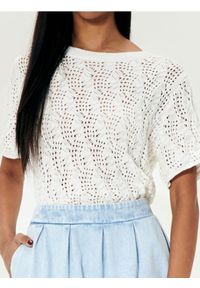 Sinsay - Sweter z wiązaniem - kremowy. Kolor: kremowy #1