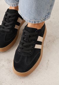 Renee - Czarne Sneakersy ze Skóry Naturalnej z Geometrycznym Wzorem Zetisius. Okazja: na co dzień. Kolor: czarny. Materiał: skóra. Wzór: geometria #2