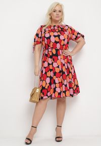 Born2be - Różowa Trapezowa Sukienka Bawełniana z Elastycznym Dekoltem i Sznurkiem w Talii Eeraphina. Kolor: różowy. Materiał: bawełna. Typ sukienki: trapezowe. Styl: wizytowy, rockowy, elegancki #3