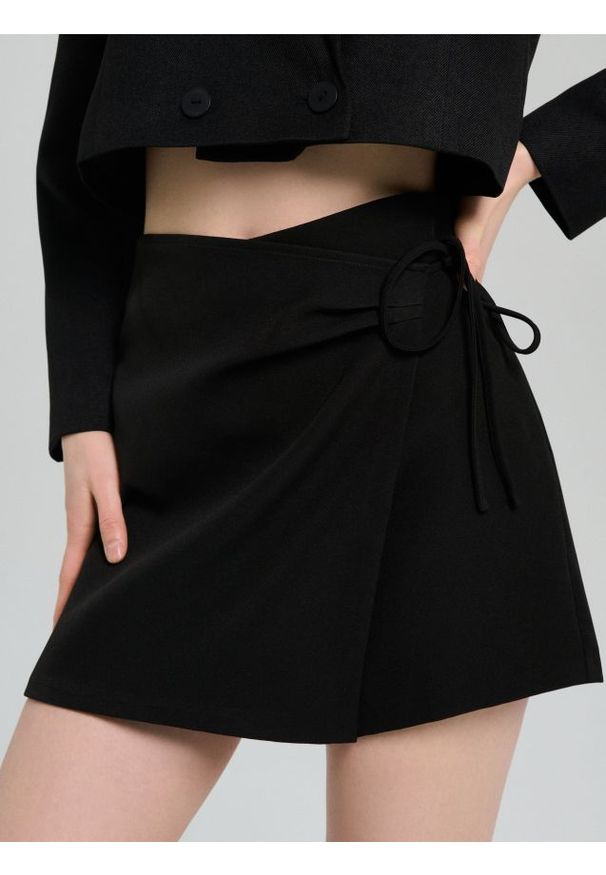 Sinsay - Spódnico-spodenki z ozdobnym wiązaniem - czarny. Kolor: czarny