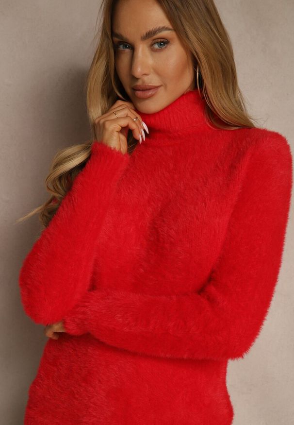 Renee - Czerwony Golf Wełniany Kedrindas. Typ kołnierza: golf. Kolor: czerwony. Materiał: wełna. Długość rękawa: długi rękaw. Długość: długie