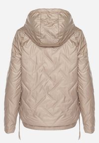 Born2be - Ciemnobeżowa Kurtka Pikowana z Odpinanym Kapturem i Ściągaczami po Bokach Nusarianis. Okazja: na co dzień, na spacer. Kolor: beżowy. Materiał: jeans. Długość rękawa: długi rękaw. Długość: długie. Styl: casual, elegancki #5