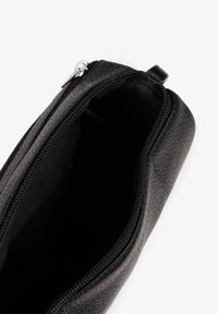 Born2be - Czarna Torebka Listonoszka z Suwakami Savireline. Kolor: czarny. Styl: klasyczny, casual, elegancki #2