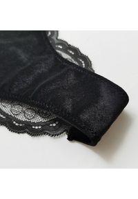 Intica - Bikini koronkowe z elastycznym wykończeniem czarne Barteldina. Kolor: czerwony. Materiał: koronka. Wzór: koronka #5