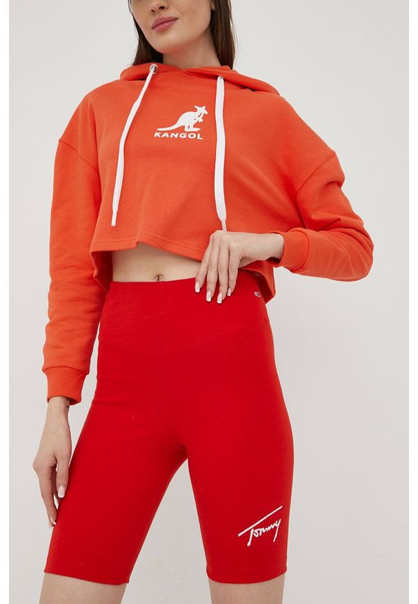 Tommy Jeans szorty damskie kolor czerwony z aplikacją high waist. Stan: podwyższony. Kolor: czerwony. Materiał: poliester. Wzór: aplikacja