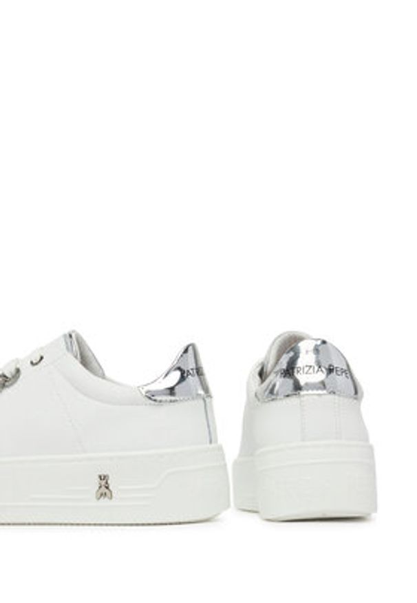 Patrizia Pepe Sneakersy PPJ305 30 Biały. Kolor: biały. Materiał: skóra