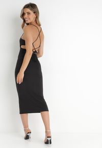 Born2be - Czarna Sukienka Matthias. Kolor: czarny. Materiał: dzianina. Długość rękawa: na ramiączkach. Wzór: gładki. Typ sukienki: kopertowe. Styl: wizytowy, klasyczny, elegancki. Długość: midi #7
