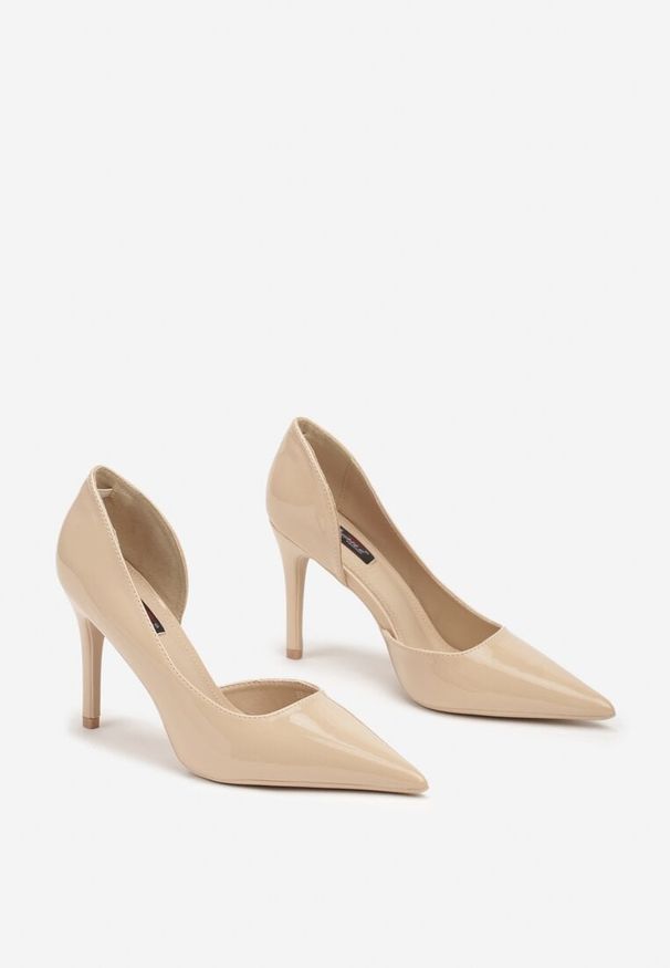 Born2be - Beżowe Klasyczne Szpilki Lakierowane z Wycięciem Acila. Kolor: beżowy. Materiał: lakier. Obcas: na szpilce. Styl: klasyczny. Wysokość obcasa: średni