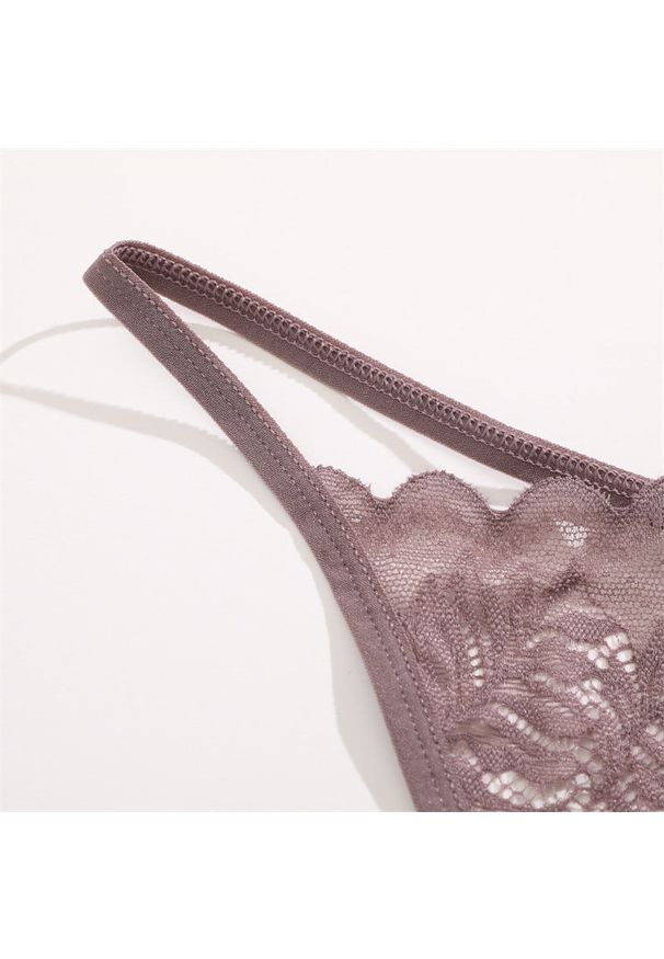 Intica - Stringi koronkowe z wycięciami na specjalne okazje Sangsuk. Kolor: różowy. Materiał: koronka. Wzór: koronka