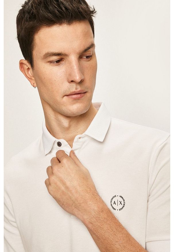 Armani Exchange - Polo. Okazja: na co dzień. Typ kołnierza: polo. Kolor: biały. Materiał: dzianina. Długość: krótkie. Wzór: gładki. Styl: casual