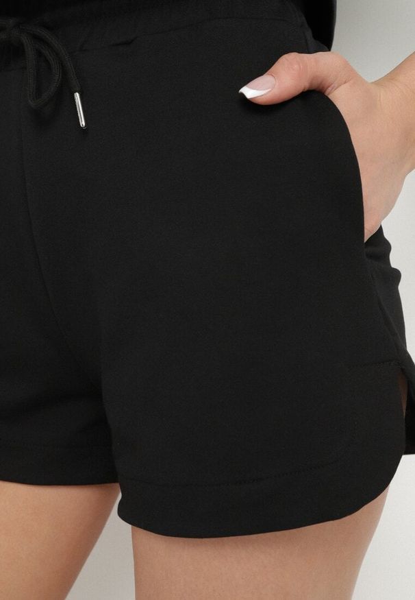 Born2be - Czarne Bawełniane Szorty Dresowe z Kieszeniami Galiriona. Okazja: na co dzień. Kolor: czarny. Materiał: dresówka, bawełna. Sezon: lato. Styl: sportowy, casual