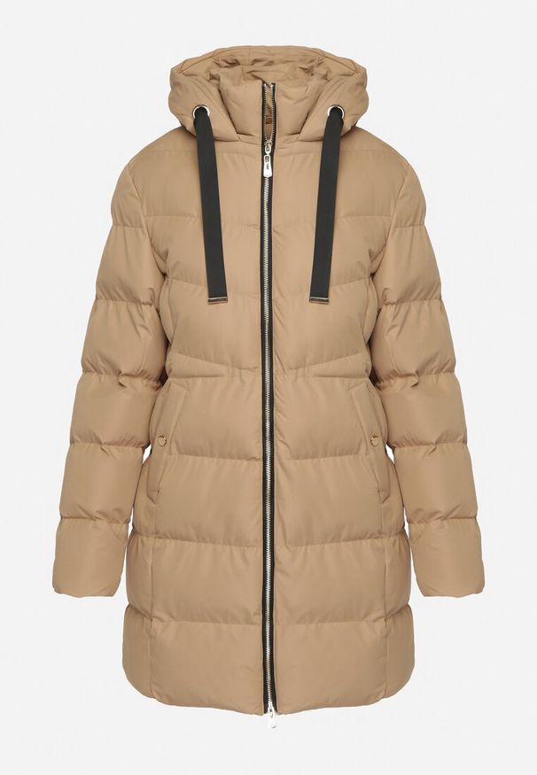 Born2be - Ciemnobeżowa Długa Pikowana Kurtka z Kapturem i Dwustronnym Suwakiem Naorinae. Okazja: do pracy, na co dzień. Typ kołnierza: kaptur. Kolor: beżowy. Materiał: jeans. Długość rękawa: długi rękaw. Długość: długie. Sezon: zima. Styl: casual, elegancki