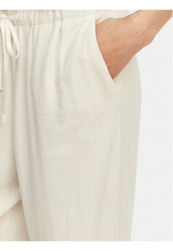 only - ONLY Spodnie materiałowe Siesta 15322263 Beżowy Regular Fit. Kolor: beżowy. Materiał: wiskoza