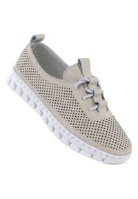 eVento - Skórzane półbuty damskie slip on ażurowe komfortowe beżowe Evento 8654. Zapięcie: bez zapięcia. Kolor: beżowy. Materiał: skóra. Wzór: ażurowy #1