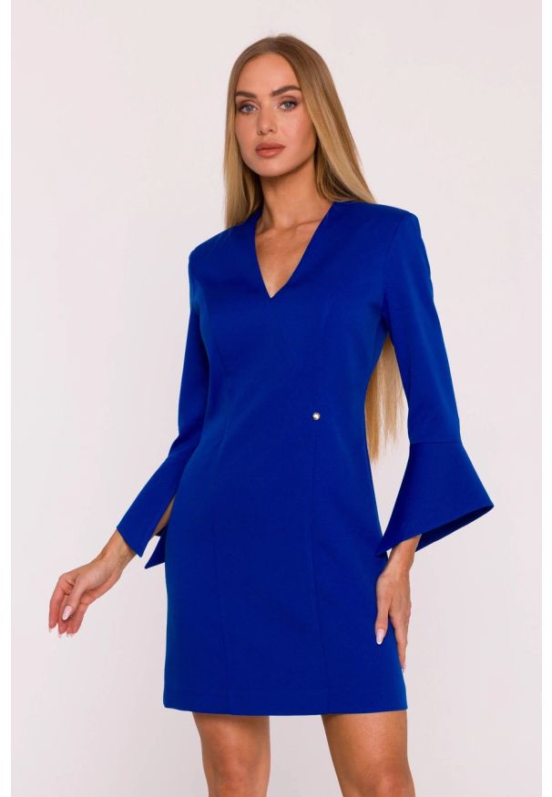 MOE - Elegancka sukienka z szerokimi mankietami dekolt V chabrowa. Okazja: na co dzień, na spotkanie biznesowe, do pracy. Typ kołnierza: dekolt w kształcie V. Kolor: czerwony, brązowy, niebieski. Materiał: tkanina. Wzór: gładki. Typ sukienki: proste, trapezowe, dopasowane. Styl: elegancki. Długość: mini