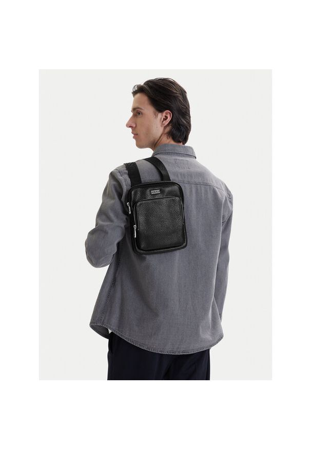 Saszetka Guess. Kolor: czarny