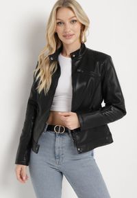 Born2be - Czarna Kurtka Ramoneska Taliowana z Ekoskóry Zapinana pod Szyją Ternia. Kolor: czarny. Materiał: jeans. Długość rękawa: długi rękaw. Długość: długie. Styl: elegancki