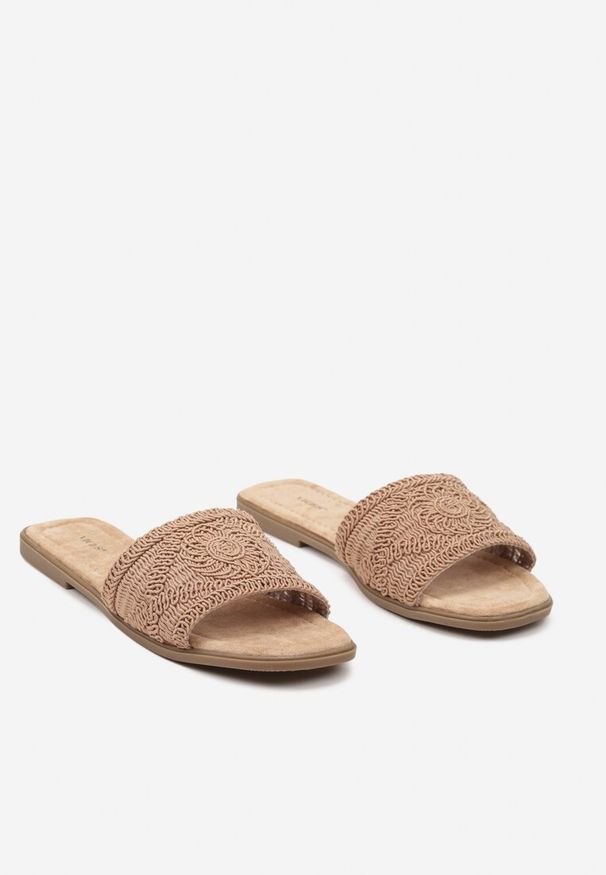 Renee - Ciemnobeżowe Plecione Klapki na Płaskiej Podeszwie w Stylu Boho Evielle. Kolor: beżowy. Sezon: lato. Obcas: na płaskiej podeszwie. Styl: boho
