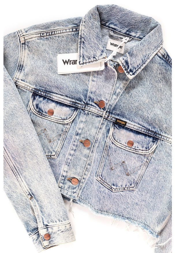 Wrangler - DAMSKA KURTKA JEANSOWA WRANGLER RETRO CROP JACKET WRAINBOW WASH W417RI24K 112128793. Materiał: jeans. Styl: retro