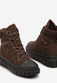 Born2be - Brązowe Botki Typu Trapery Vices na Grubej Tłoczonej Podeszwie Anerrive. Okazja: na co dzień. Kolor: brązowy. Styl: casual #4
