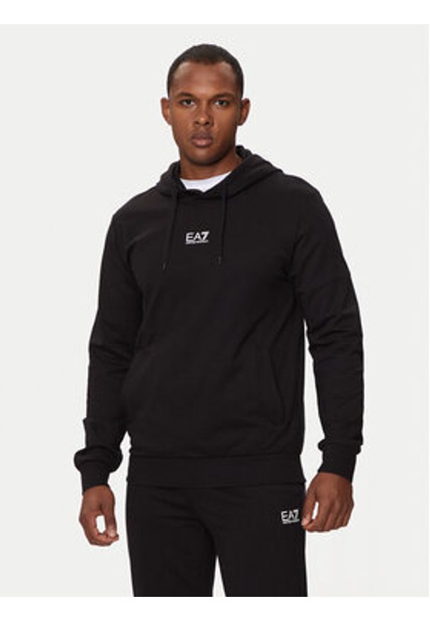 EA7 Emporio Armani Dres 8NPV64 PJVRZ 1200 Czarny Regular Fit. Kolor: czarny. Materiał: bawełna
