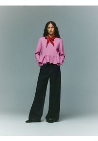 Reserved - Sweter z baskinką - różowy. Kolor: różowy. Materiał: wiskoza, dzianina