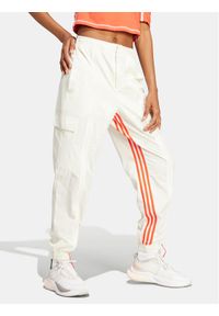 Adidas - adidas Spodnie dresowe Dance All-Gender Versatile IS0904 Biały Loose Fit. Kolor: biały. Materiał: syntetyk #1