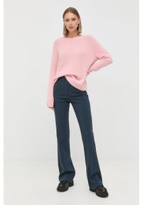 Weekend Max Mara sweter z domieszką wełny damski kolor różowy lekki. Kolor: różowy. Materiał: wełna. Długość rękawa: raglanowy rękaw. Wzór: gładki #4