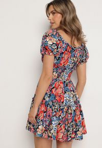 Born2be - Niebiesko-Czarna Wiskozowa Sukienka Mini z Gumkami w Pasie i Falbanką Muena. Typ kołnierza: kołnierz z falbankami. Kolor: niebieski. Materiał: wiskoza. Wzór: kwiaty. Długość: mini #5