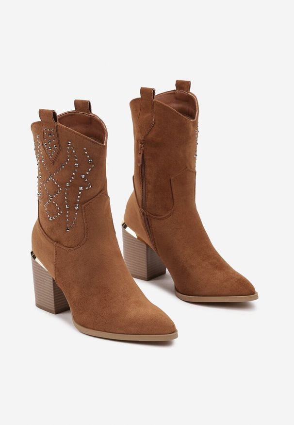 Renee - Brązowe Botki na Słupku w Stylu Kowbojek Irilianne. Okazja: na co dzień. Kolor: brązowy. Materiał: koronka, jeans. Obcas: na słupku. Styl: wizytowy, casual. Wysokość obcasa: średni