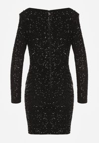Born2be - Czarna Dopasowana Sukienka Wieczorowa z Lejącym Dekoltem i Cekinami Siwedea. Okazja: na ślub cywilny, na wesele. Kolor: czarny. Materiał: poliester. Długość rękawa: długi rękaw. Wzór: aplikacja. Styl: wizytowy #4