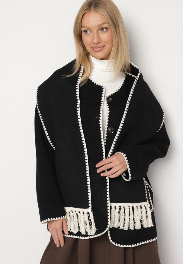 Born2be - Czarna Pudełkowa Kurtka z Ozdobnymi Przeszyciami i Szalikiem Salenalia. Okazja: na co dzień. Kolor: czarny. Materiał: jeans. Styl: casual, elegancki