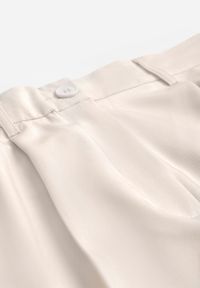 Renee - Jasnobeżowe Szorty o Garniturowym Kroju High Waist z Dodatkiem Wiskozy Mavvia. Okazja: na co dzień. Stan: podwyższony. Kolor: beżowy. Materiał: wiskoza. Sezon: lato. Styl: elegancki, klasyczny, casual #2
