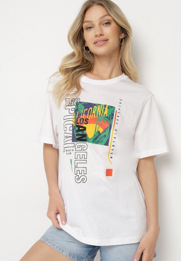 Born2be - Biała Koszulka T-shirt z Bawełny z Ozdobnym Nadrukiem Savenelle. Kolor: biały. Materiał: bawełna. Wzór: nadruk. Styl: klasyczny, elegancki