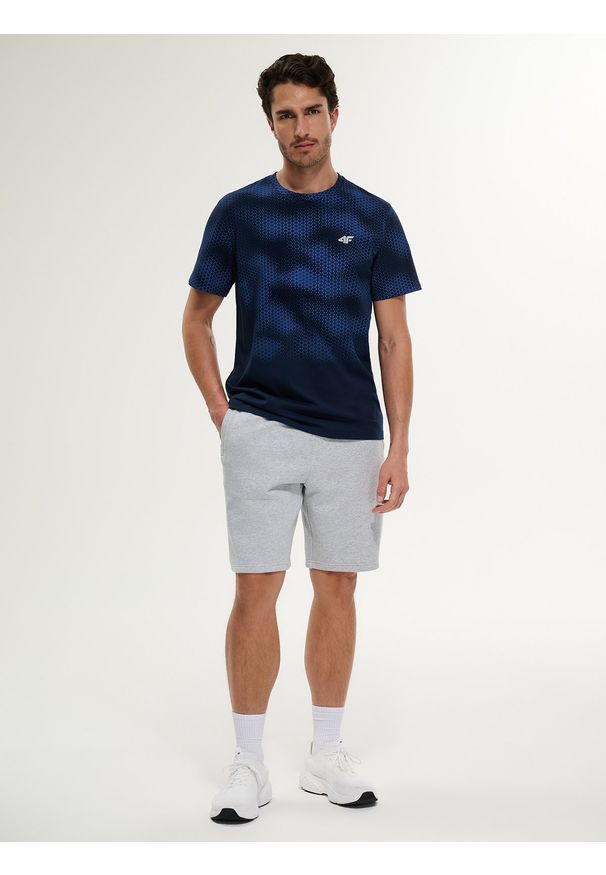 4f - 4F T-shirt regular z nadrukiem męski - granatowy S. Okazja: na co dzień. Kolor: niebieski. Materiał: jeans, dresówka, bawełna, dzianina. Wzór: nadruk. Styl: casual, klasyczny
