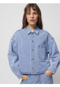 outhorn - Koszula oversize jeansowa damska - niebieska. Kolor: niebieski. Materiał: jeans. Długość rękawa: długi rękaw. Długość: krótkie