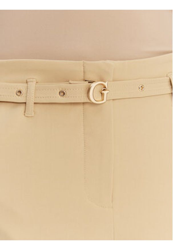 Guess Spodnie materiałowe W6GB17 W1894 Brązowy Regular Fit. Kolor: brązowy. Materiał: syntetyk