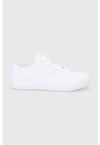 Guess tenisówki PRANZE damskie kolor biały. Nosek buta: okrągły. Zapięcie: sznurówki. Kolor: biały. Materiał: guma