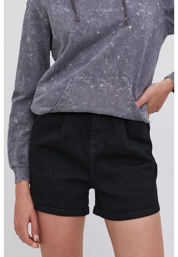 Answear Lab - Szorty jeansowe. Okazja: na co dzień. Kolor: czarny. Materiał: jeans. Wzór: gładki. Styl: wakacyjny