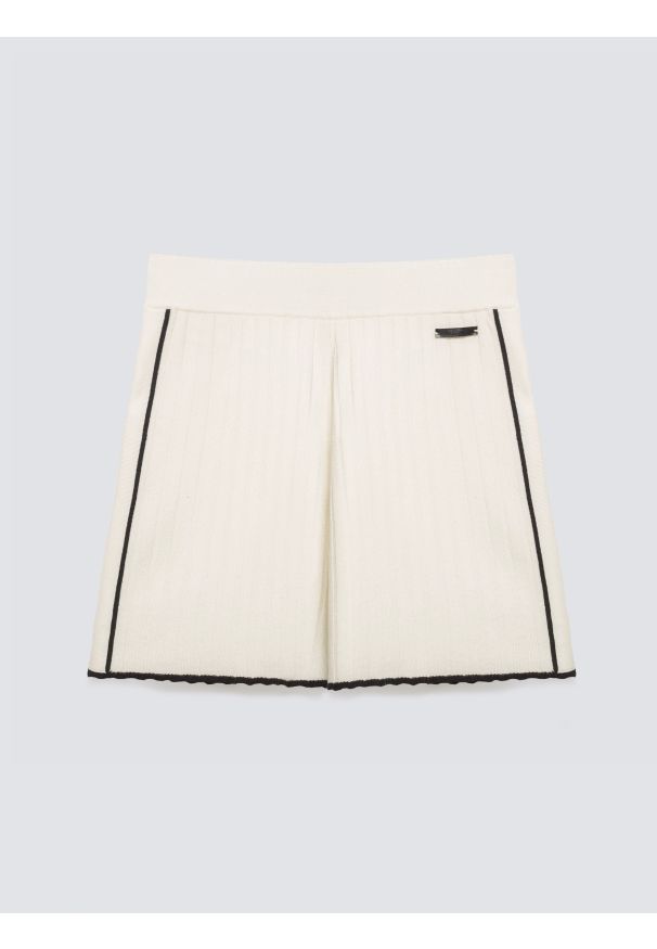 Big-Star - Szorty damskie z wiskozy z kontrastowym wykoŅczeniem białe Mickas 100. Kolor: biały. Materiał: wiskoza. Sezon: lato. Styl: elegancki, sportowy