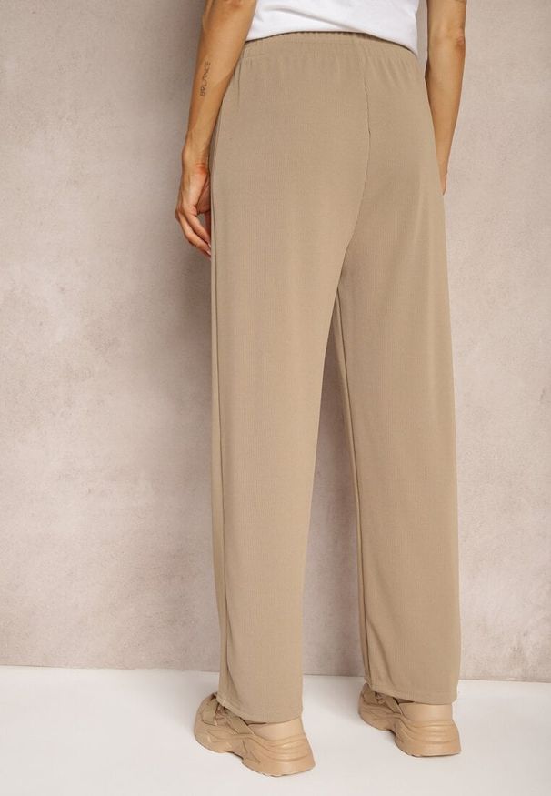 Renee - Beżowe Prążkowane Spodnie Szerokie High Waist z Troczkiem w Pasie Saivine. Okazja: na spotkanie biznesowe, na co dzień. Stan: podwyższony. Kolor: beżowy. Materiał: prążkowany. Długość: długie. Styl: biznesowy, casual