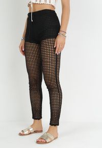 Born2be - Czarne Szydełkowe Spodnie High Waist Tegan. Okazja: na imprezę, na plażę, na co dzień. Stan: podwyższony. Kolor: czarny. Styl: casual, elegancki