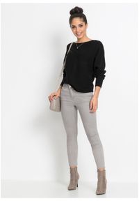 Sweter w prążek "oversize" bonprix czarny nowy. Kolor: czarny. Wzór: prążki #3