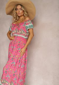 Renee - Różowa Letnia Sukienka z Bawełny o Fasonie Hiszpanki z Gumką w Pasie i Wzorem Paisley Delsina. Okazja: na imprezę. Typ kołnierza: dekolt hiszpanka. Kolor: różowy. Materiał: bawełna. Długość rękawa: krótki rękaw. Wzór: paisley. Sezon: lato. Styl: boho #3