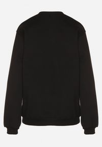 Born2be - Czarna Bluza z Bawełną Ozdobiona Przeszyciami Fezoria. Okazja: na co dzień. Kolor: czarny. Materiał: bawełna. Wzór: aplikacja. Styl: casual, klasyczny #3