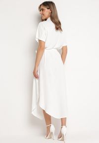 Born2be - Biała Sukienka Wiskozowa o Luźnym Koszulowym Kroju Wiązana w Talii Rionella. Kolor: biały. Materiał: wiskoza. Długość rękawa: krótki rękaw. Sezon: lato. Typ sukienki: koszulowe. Styl: klasyczny #3