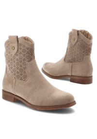 Botki damskie S.Barski, cholewka z materiału ażurowe wykończenie krótka cholewka fason zapinany na suwak pętla z tyłu stabilna niska podeszwa prosta. Kolor: beżowy. Materiał: materiał. Szerokość cholewki: normalna. Wzór: ażurowy. Sezon: wiosna, jesień. Obcas: na obcasie. Styl: elegancki, klasyczny. Wysokość obcasa: niski #8