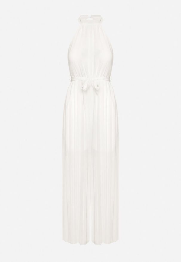 Born2be - Biały Taliowany Kombinezon z Dekoltem Typu Halter z Gumką w Pasie i Materiałowym Paskiem Xolefia. Okazja: na co dzień, na imprezę. Kolor: biały. Materiał: materiał. Styl: casual, elegancki